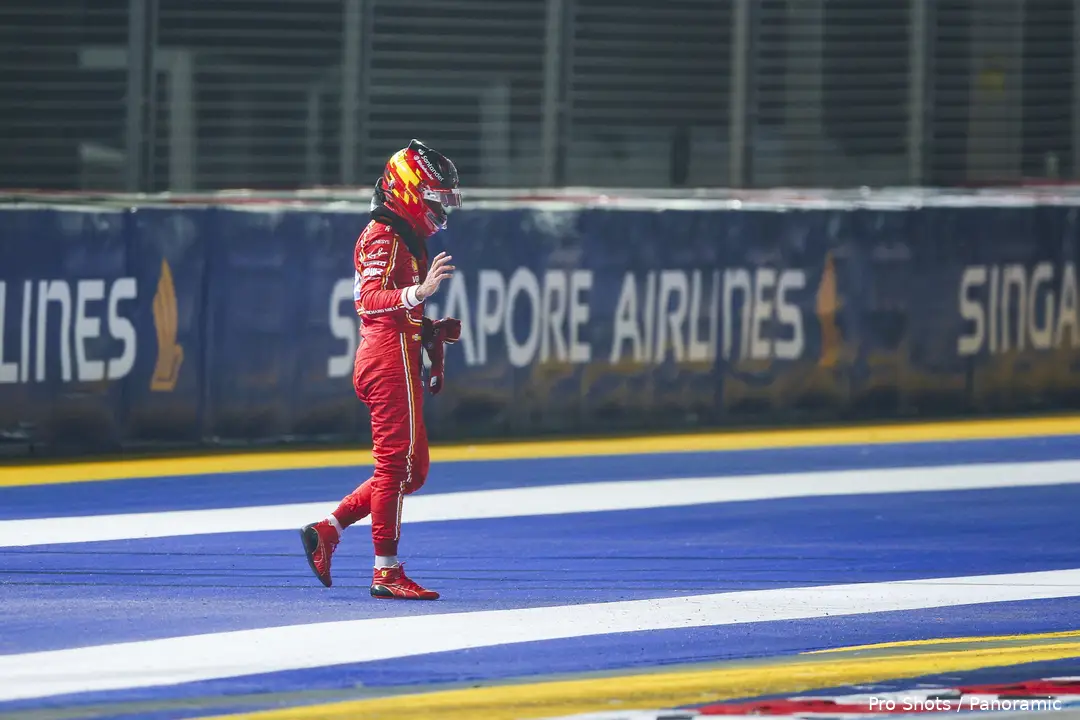 carlos sainz ferrari crash singapore 12