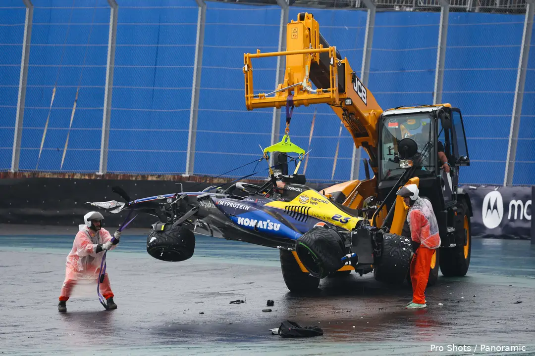 alexander albon crash brazilie williams 12