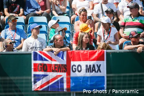 fans lewis hamilton lando norris silverstone