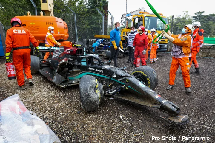 valtteri bottas george russell imola 2021 crash