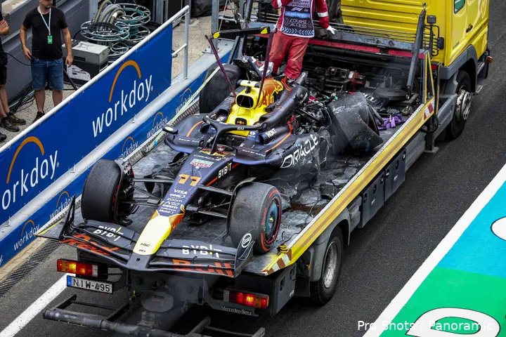 sergio perez red bull racing rb20 crash hongarije 1