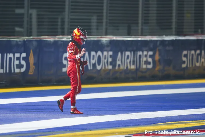 carlos sainz ferrari crash singapore 12
