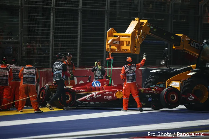 <i>Sainz kende in Singapore nog een slecht weekend, met zijn tweede crash op rij.</i>