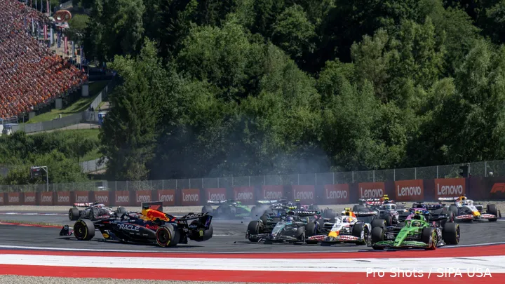 kimi-antonelli-max-verstappen-crash-oostenrijk-2025-15