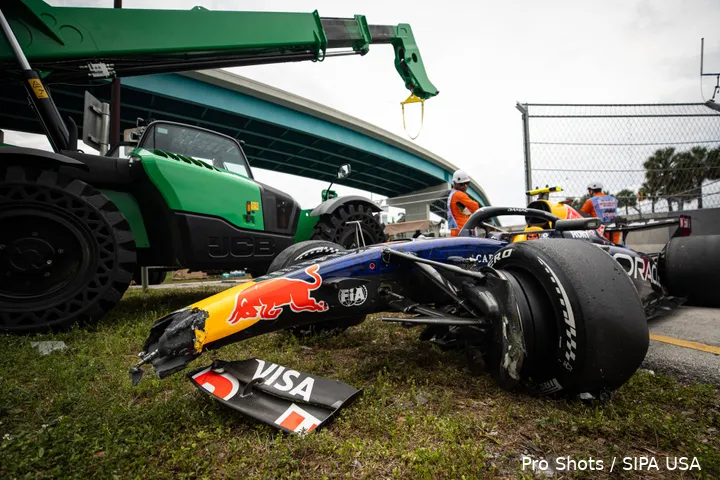 isack-hadjar-red-bull-racing-crash-rb22-miami-14