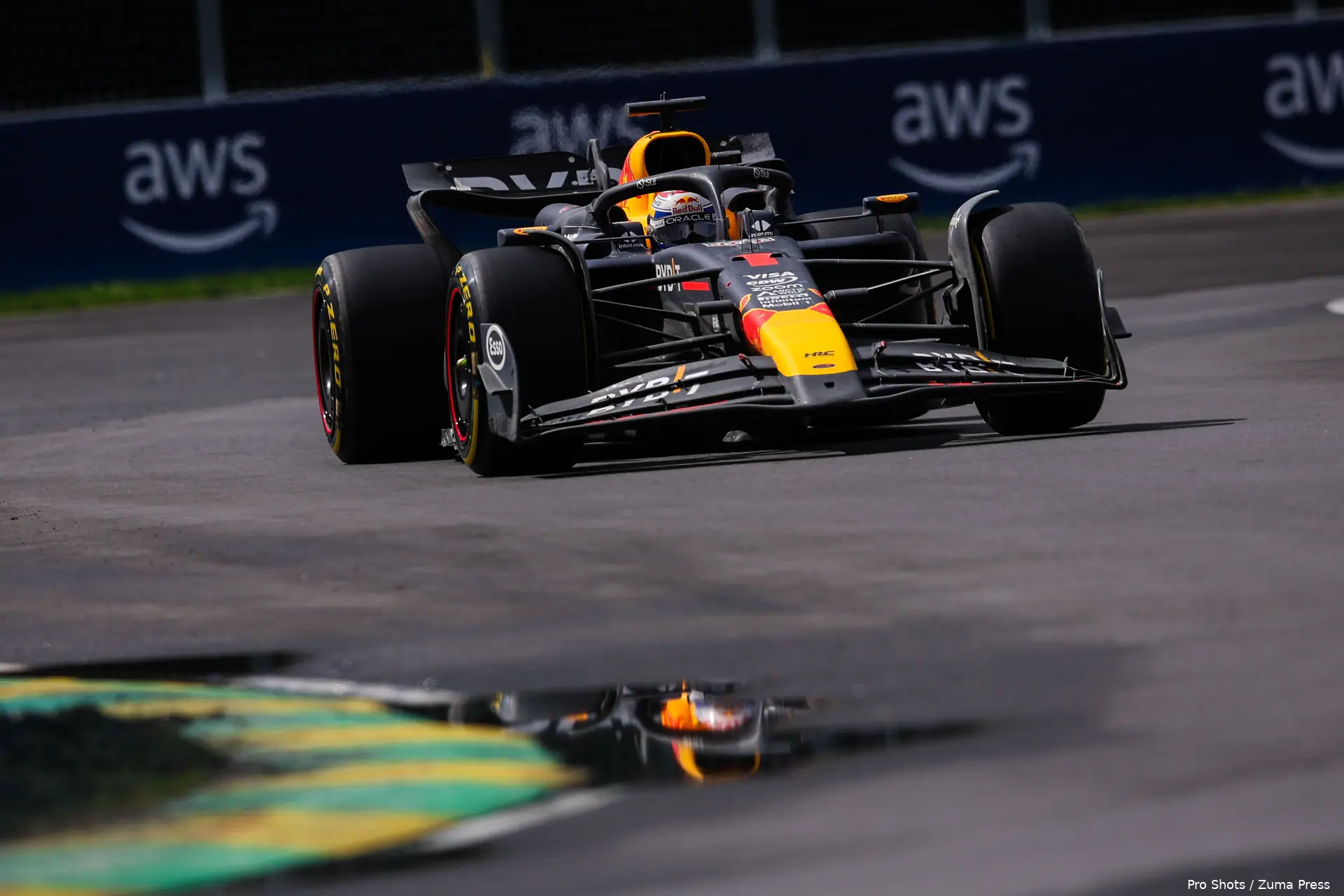 max verstappen rb20 canada mooi plasje regen