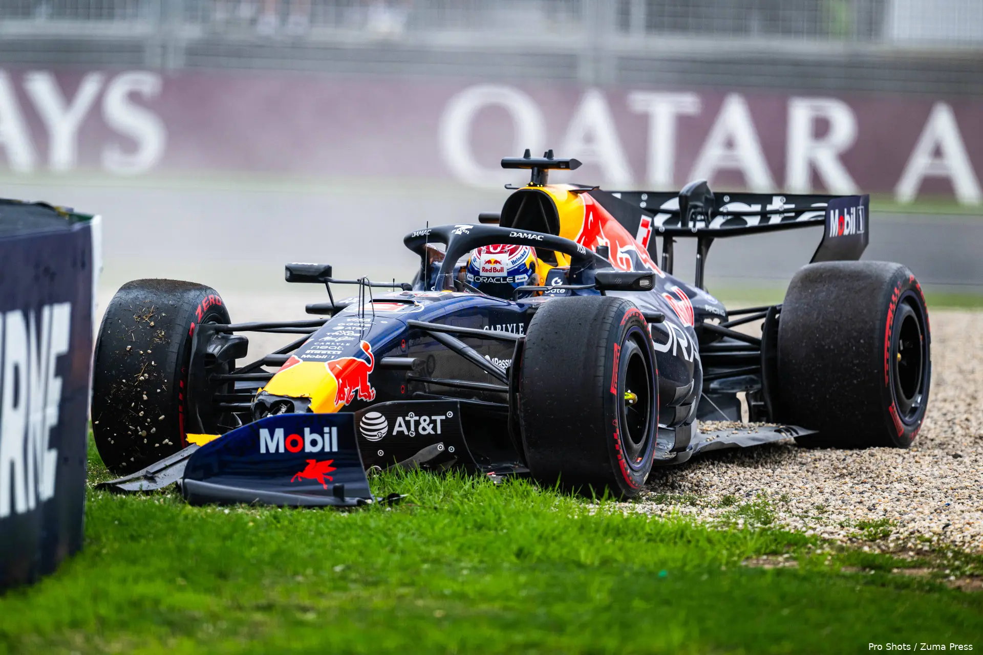 max-verstappen-red-bull-racing-rb22-australië-crash-21