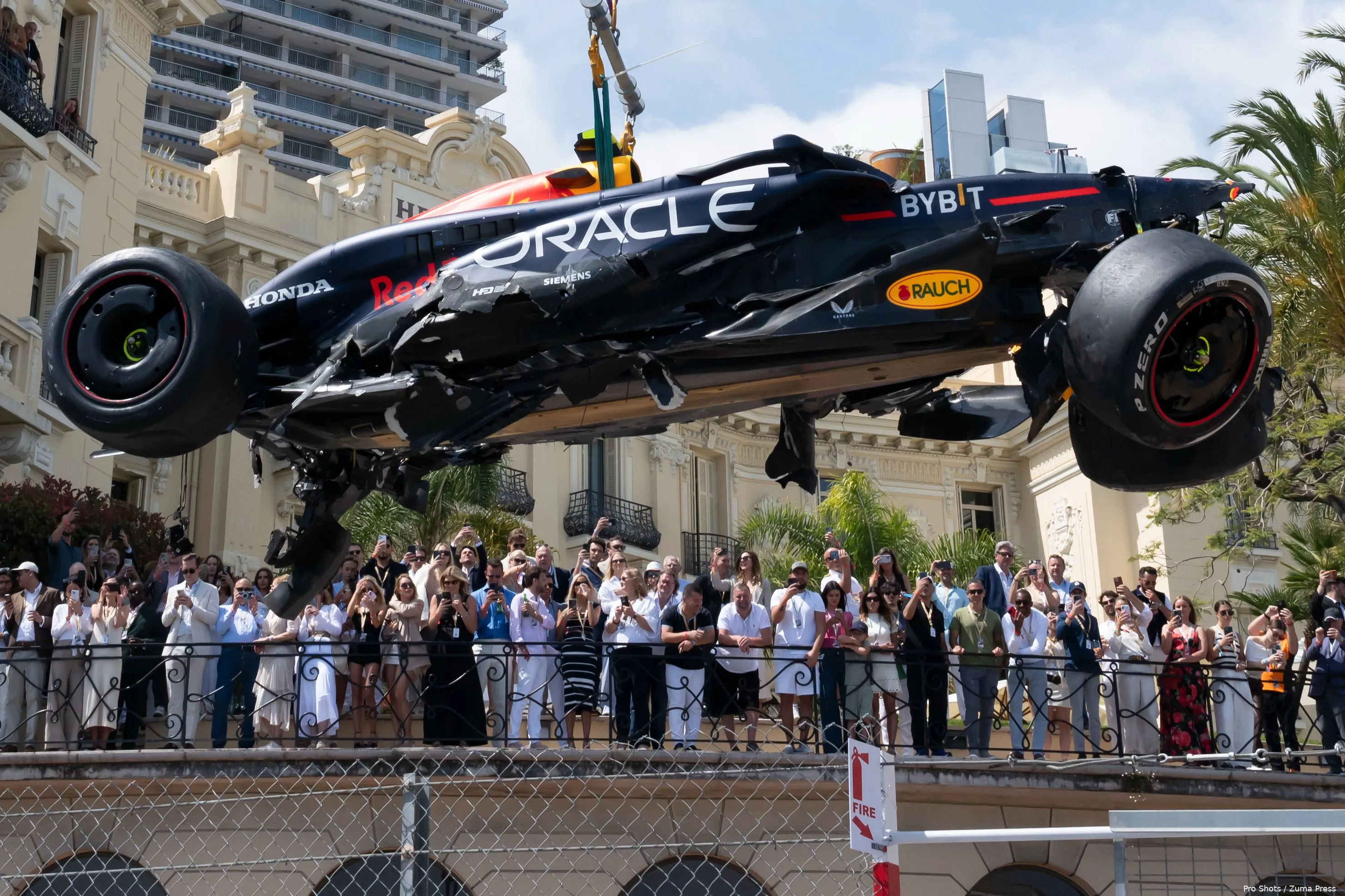 crash brokkenpiloten sergio perez monaco red bull racing rb20 12