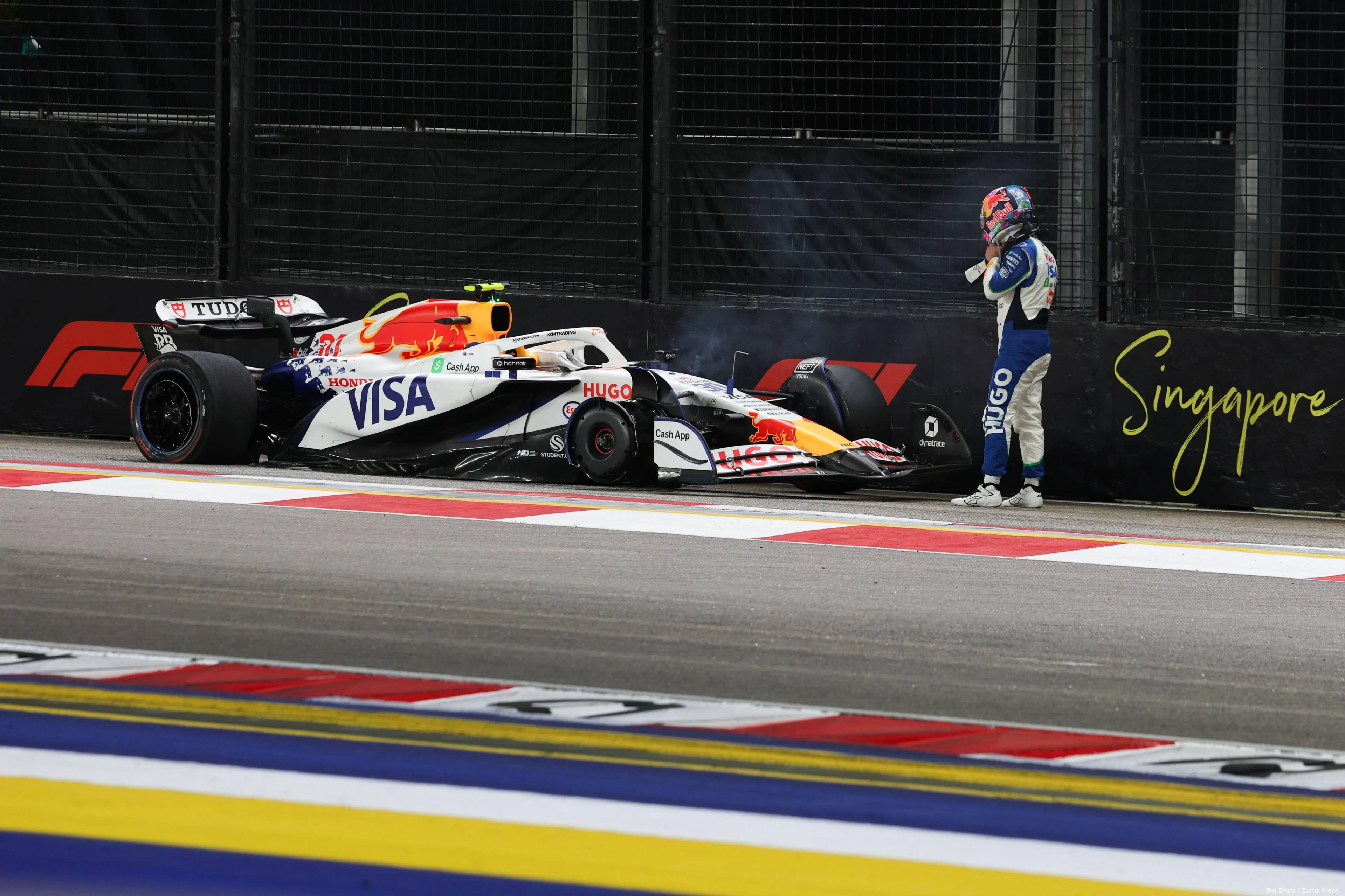liam-lawson-crash-racing-bulls-singapore-1