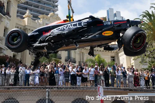 crash brokkenpiloten sergio perez monaco red bull racing rb20 12