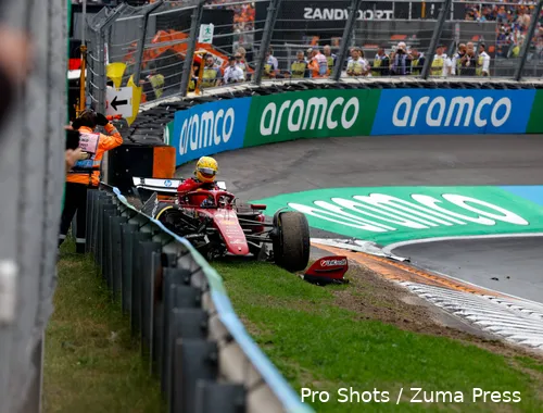 lewis-hamilton-ferrari-crash-nederland-zandvoort-12