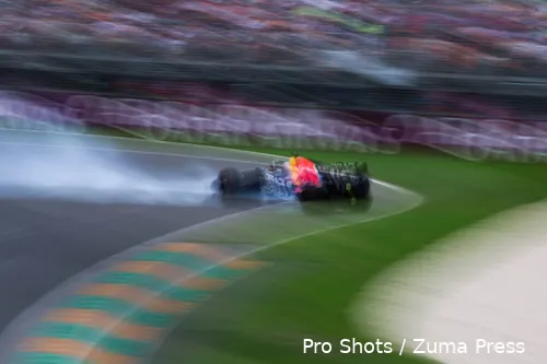 crash-max-verstappen-red-bull-racing-rb22-australië-14