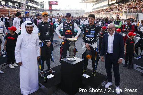 mohammed-ben-sulayem-lando-norris-oscar-piastri-max-verstappen-stefano-domenicali-ceo-fia-fom-formule-1-abu-dhabi
