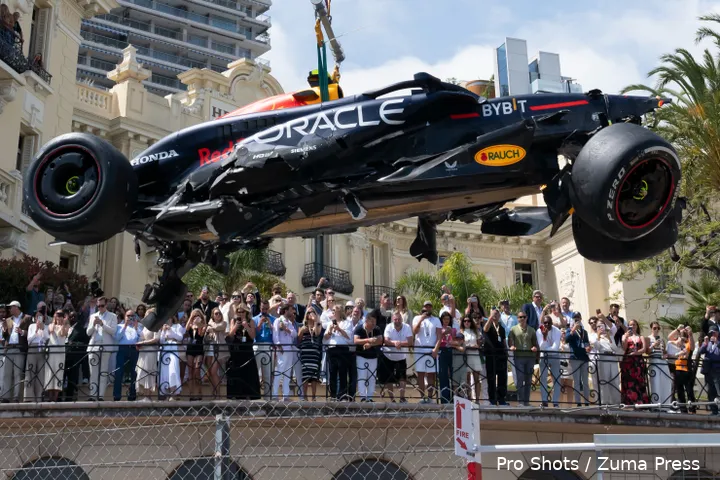 crash brokkenpiloten sergio perez monaco red bull racing rb20 12