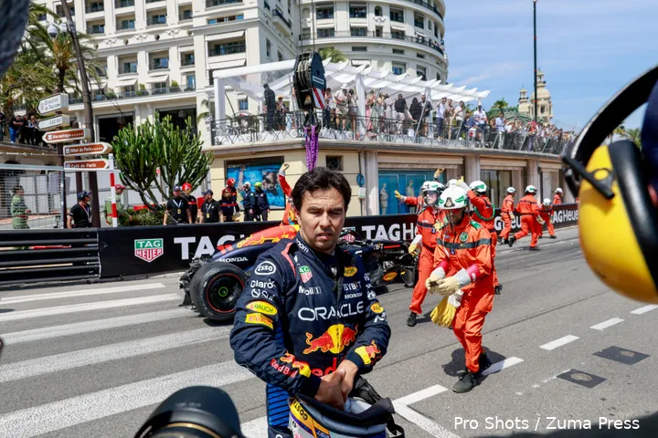 crash brokkenpiloten sergio perez monaco red bull racing rb20 15