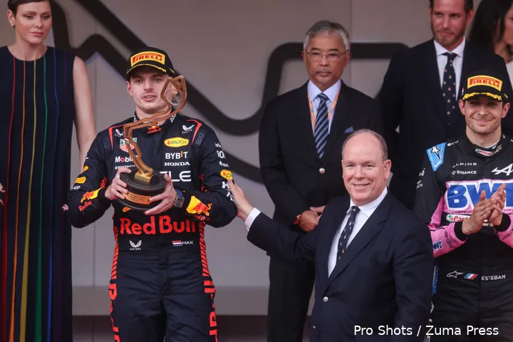 <i>Max Verstappen en Esteban Ocon deelden in Monaco 2023 het podium.</i>