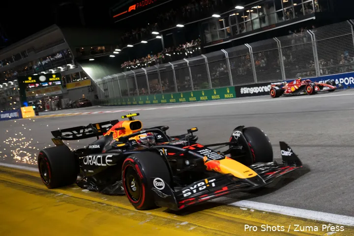 Sergio Pérez in actie in zijn RB20.