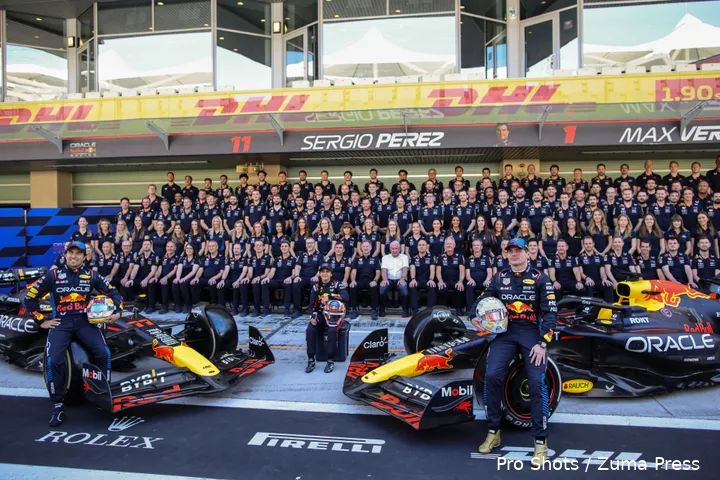 rb20 red bull racing max verstappen sergio perez helmut marko christian horner monteurs