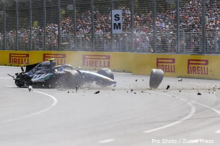 kimi-antonelli-mercedes-crash-australië-2026-1