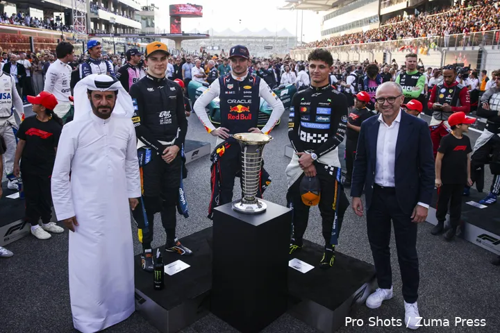 mohammed-ben-sulayem-lando-norris-oscar-piastri-max-verstappen-stefano-domenicali-ceo-fia-fom-formule-1-abu-dhabi