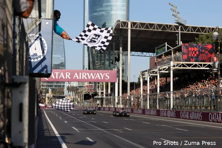 max-verstappen-george-russell-azerbeidzjan-bakoe-2026-finish-1