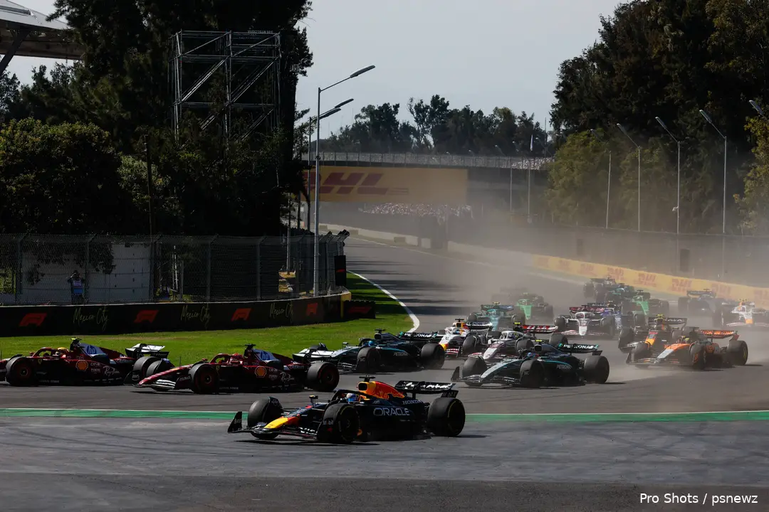 start-mexico-max-verstappen-lando-norris-charles-leclerc-lewis-hamilton-1