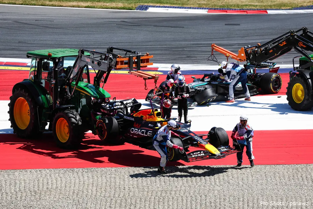 kimi-antonelli-max-verstappen-crash-oostenrijk-2025-1