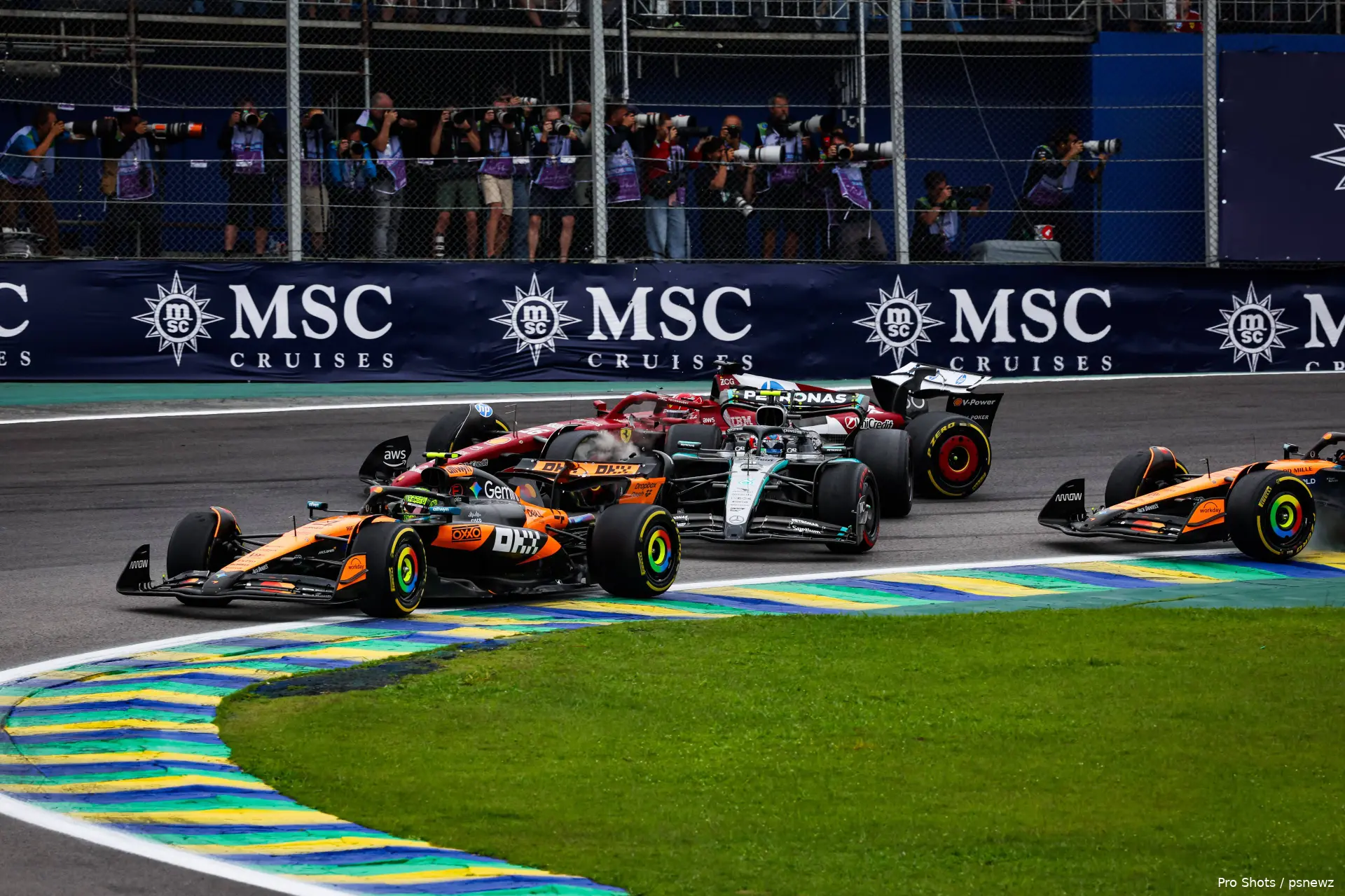 crash-lando-norris-oscar-ppiastri-charles-leclerc-kimi-antonelli-mercedes-brazilië-sao-paulo