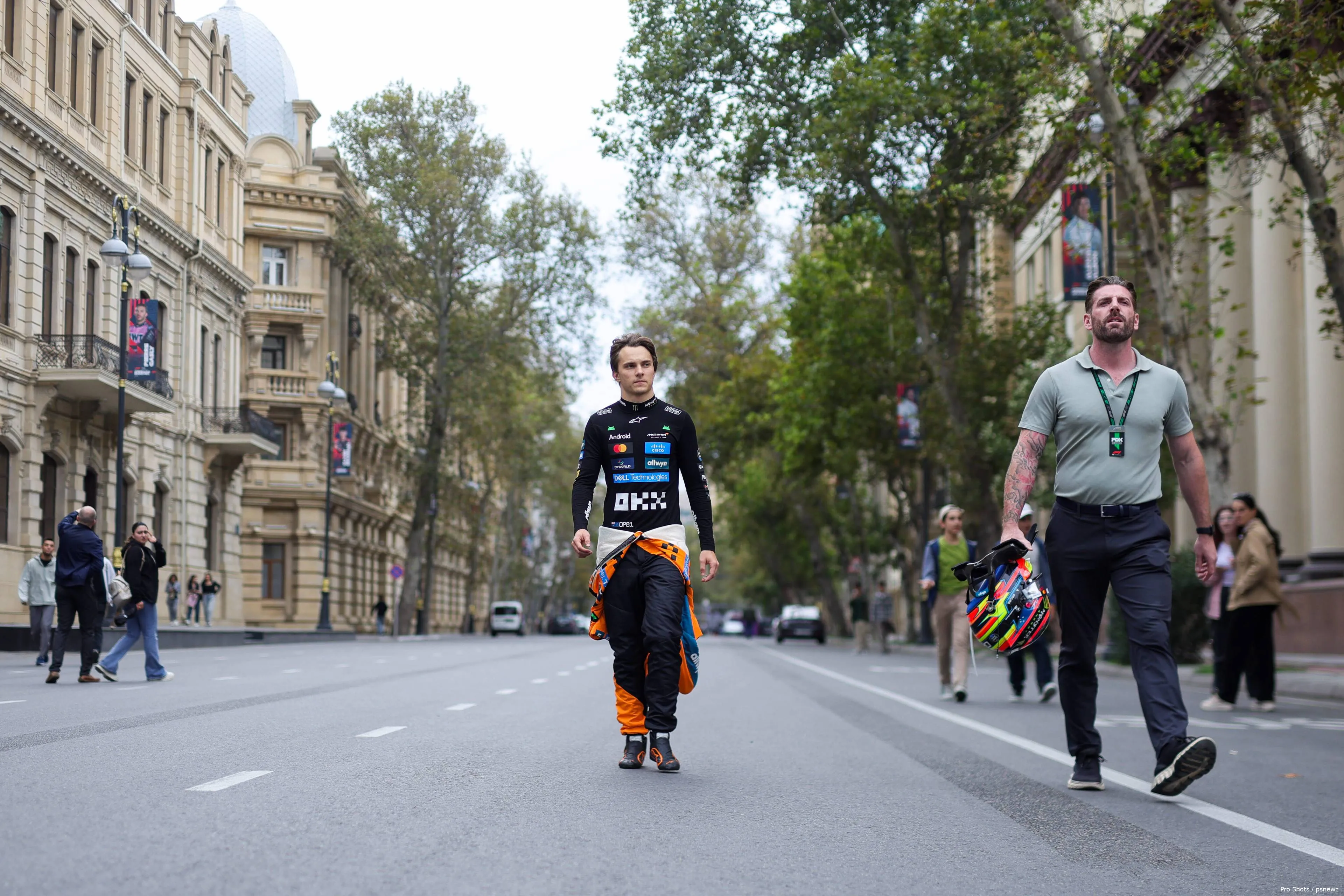 oscar-piastri-na-crash-race-bakoe-2025