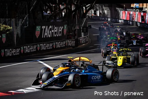 <i>Dunne beukt Martins vol van de baan.</i>