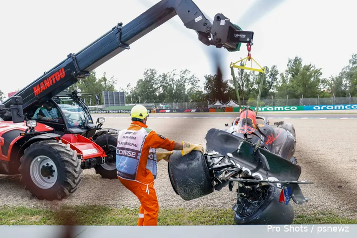 yuki tsunoda crash rb21 imola 2025 13