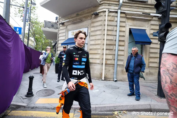 oscar-piastri-na-crash-race-bakoe-2025