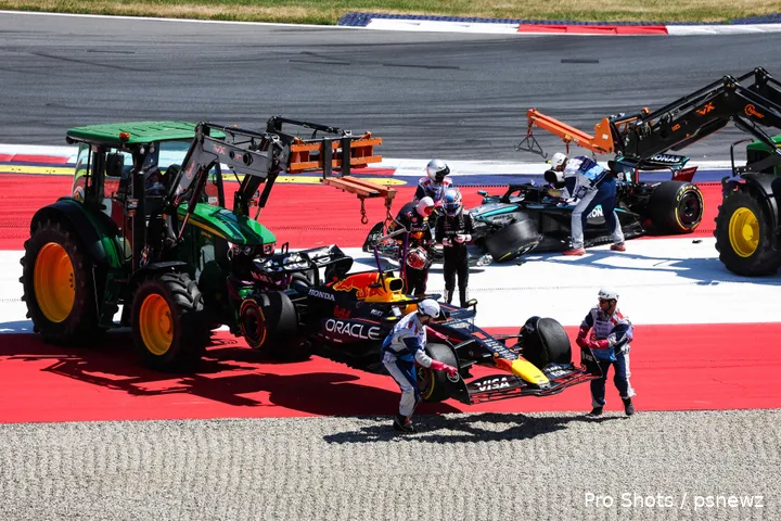 kimi-antonelli-max-verstappen-crash-oostenrijk-2025-1