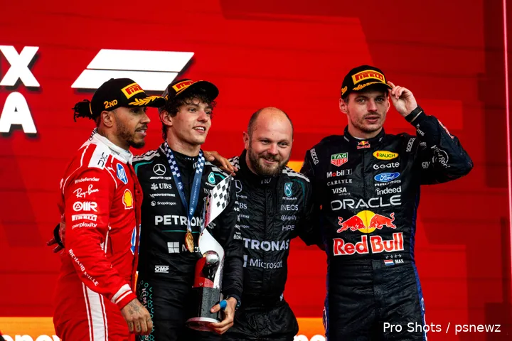 lewis-hamilton-max-verstappen-red-bull-racing-ferrari-canada-2026-1-podium-kimi-antonelli-mercedes-12