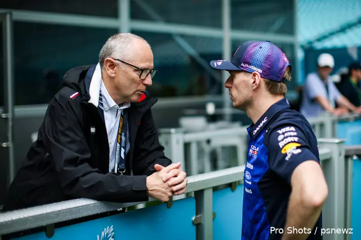formule-1-ceo-stefano-domenicali-max-verstappen-miami-2026-1