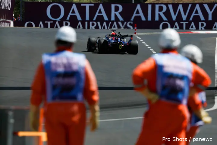 max-verstappen-red-bull-racing-marshals-hongarije-1