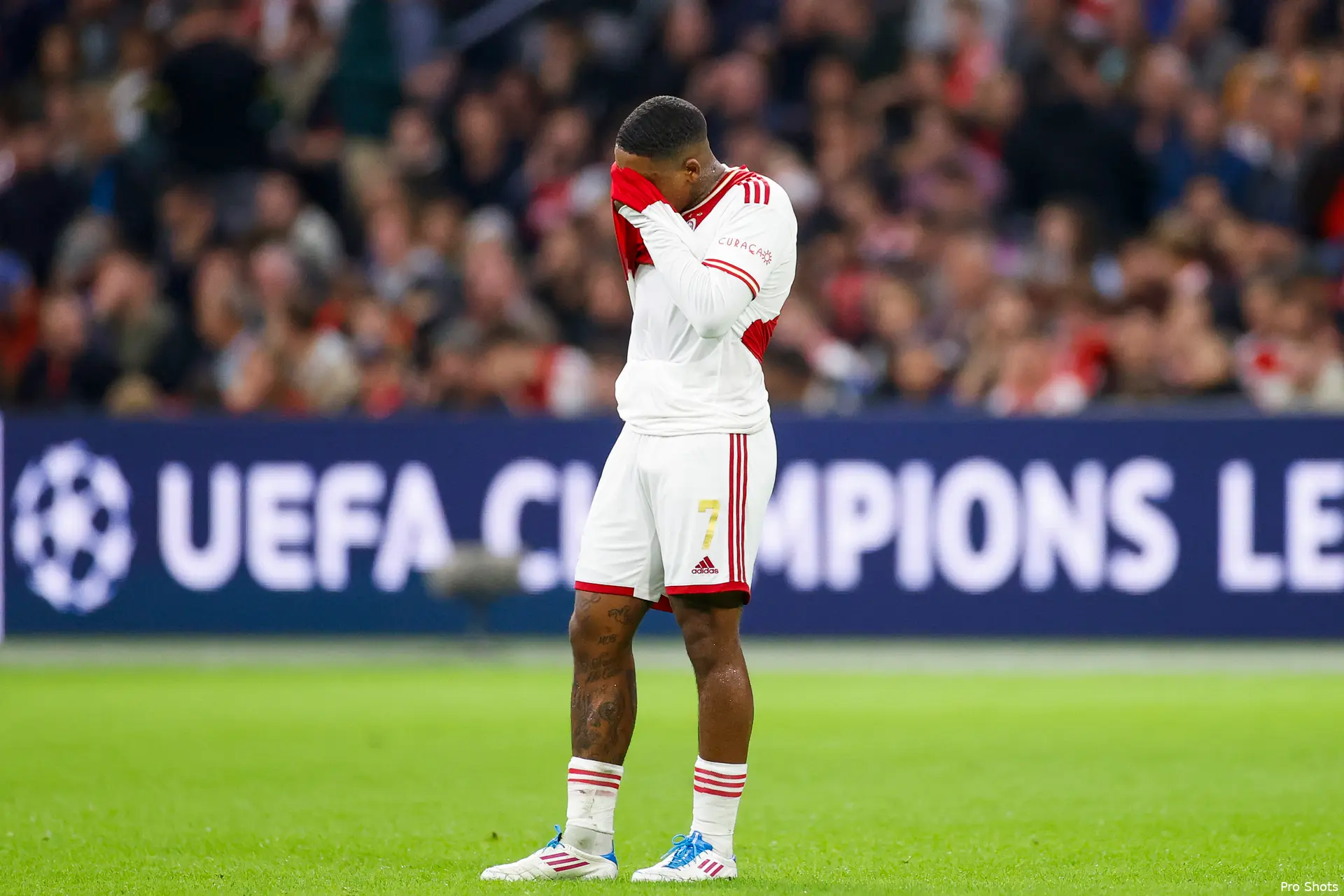bergwijn ajax liverpool 2223