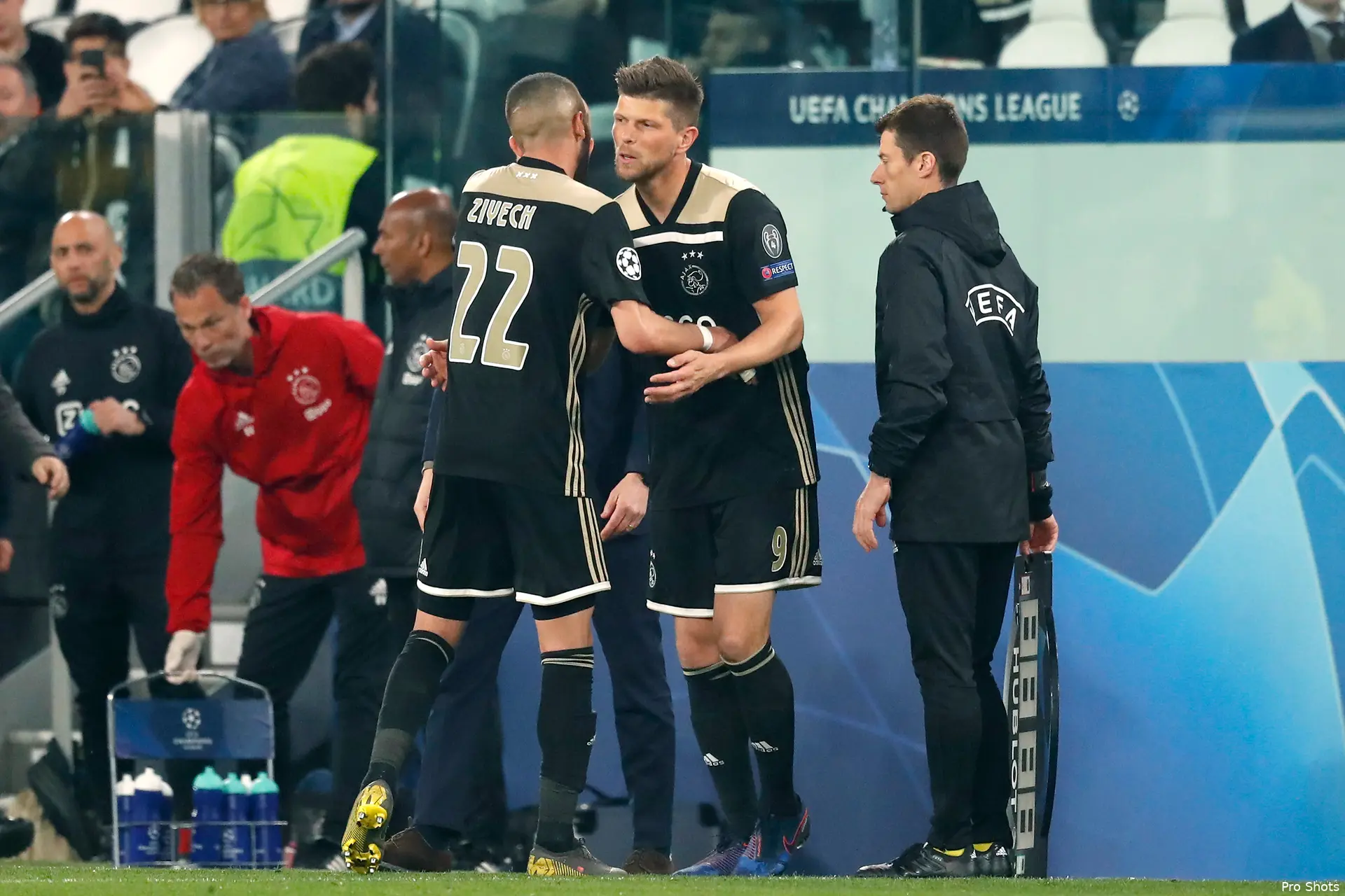 huntelaar ziyech juve ajax 1819