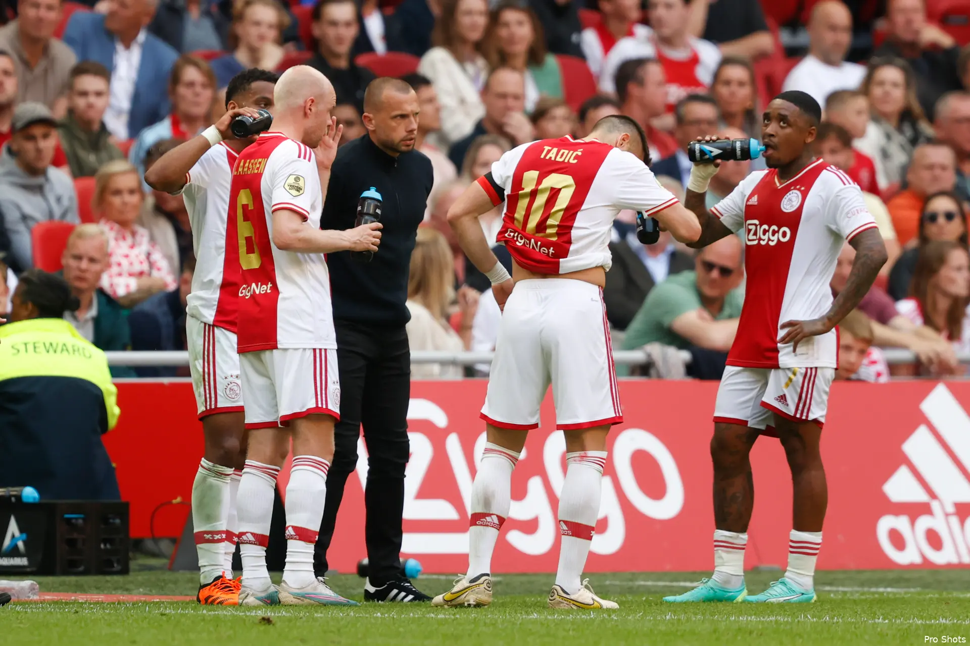 ajax utrecht heitinga bergwijn klaassen 2223