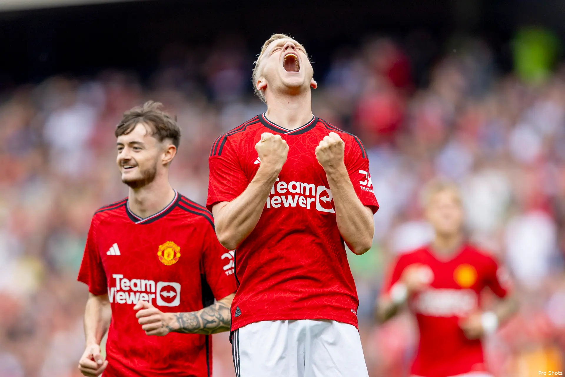 donny van de beek man united 2324