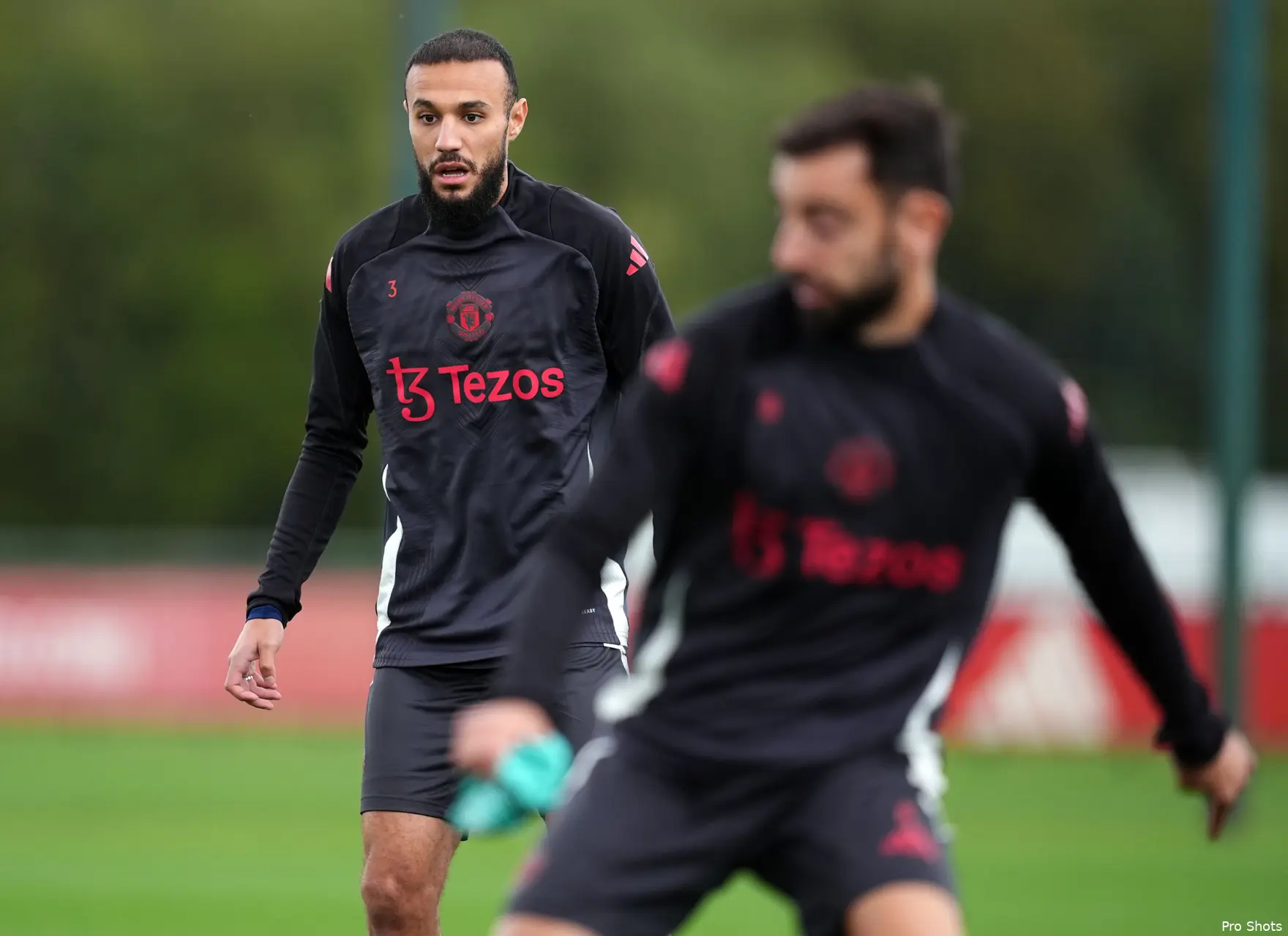 mazraoui manchester united 24 25