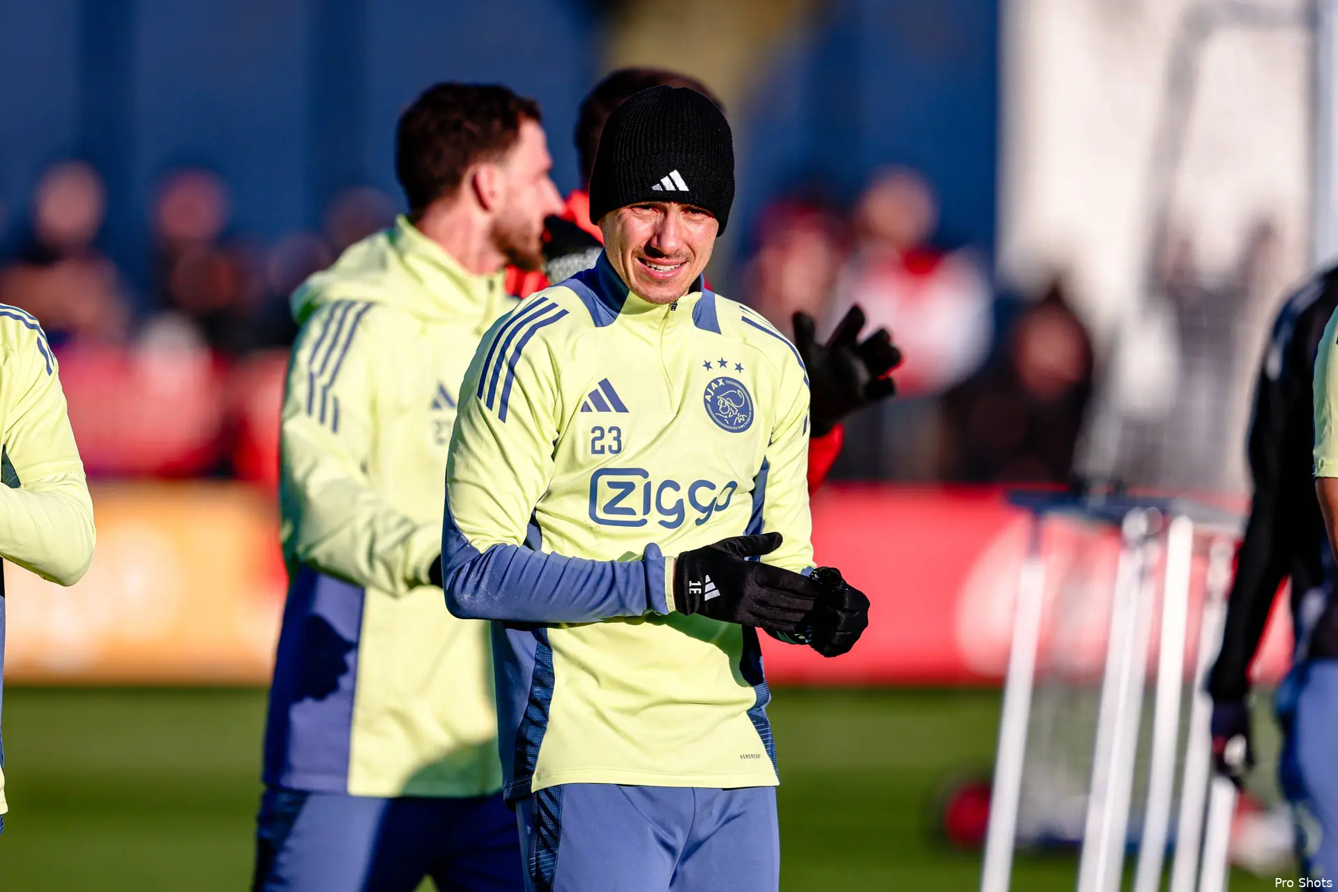 steven berghuis ajax training 24 25