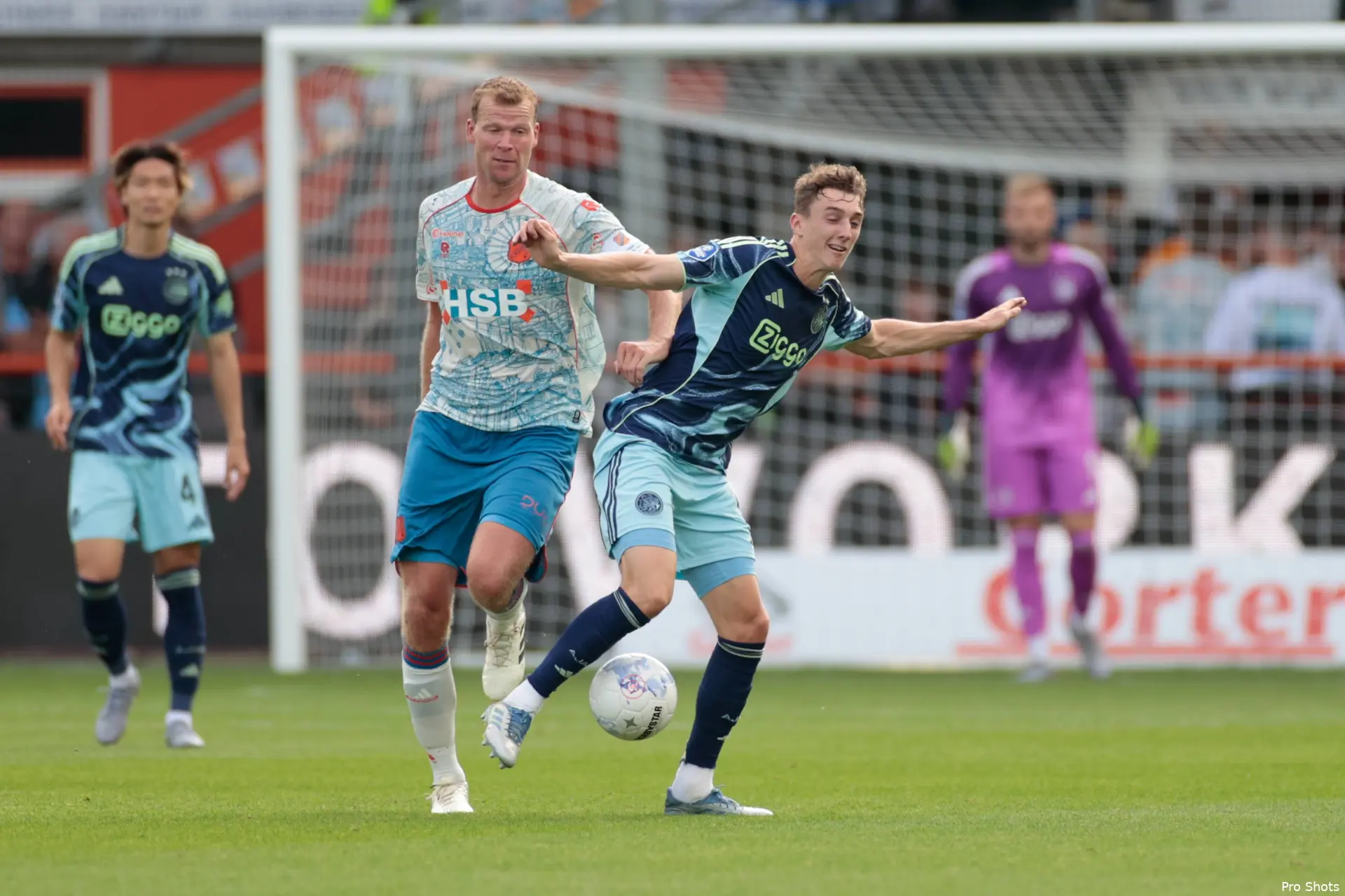 youri-baas-henk-veerman-volendam-ajax-25-26