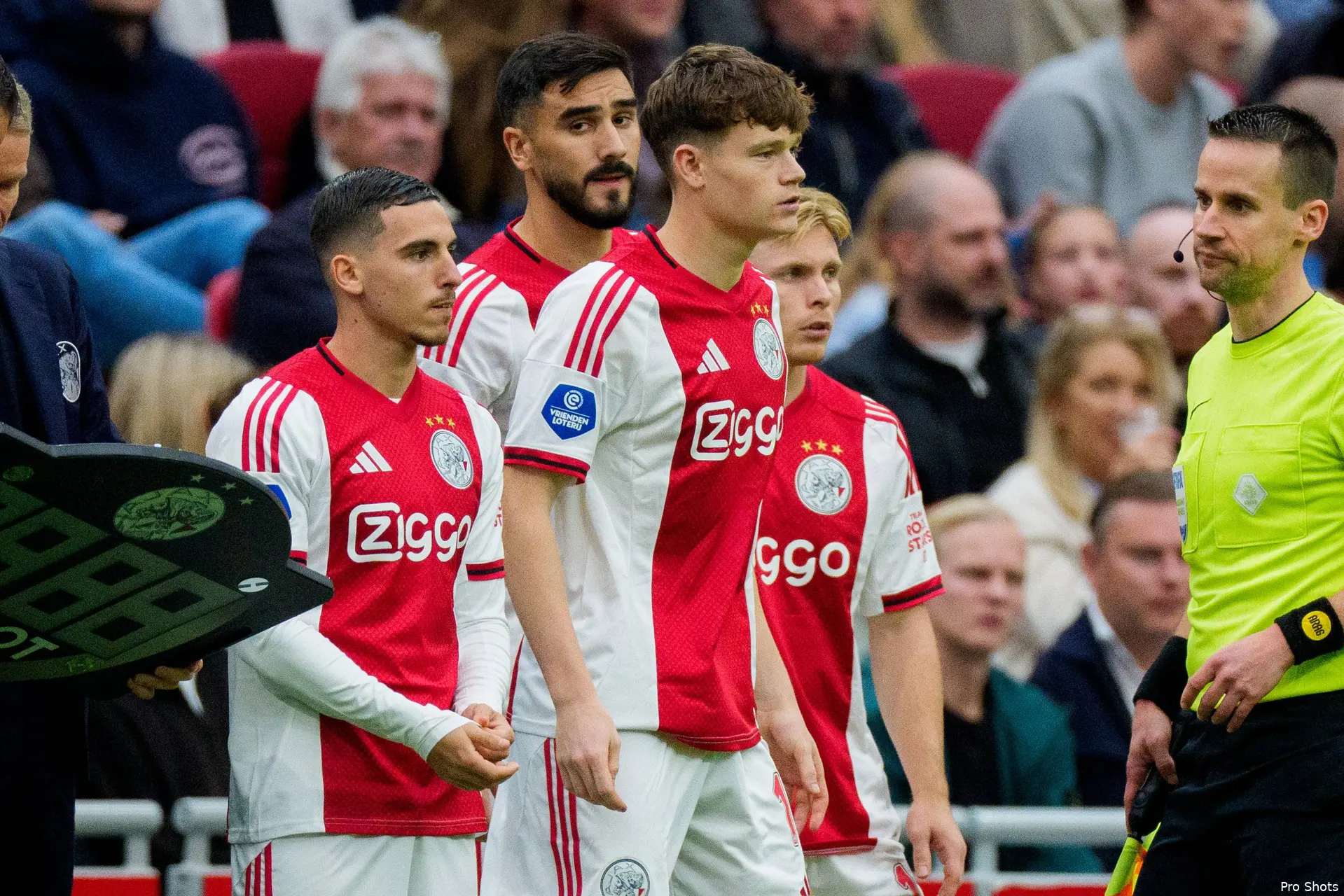 oscar-gloukh-james-mcconnell-ajax-pec-zwolle-25-26