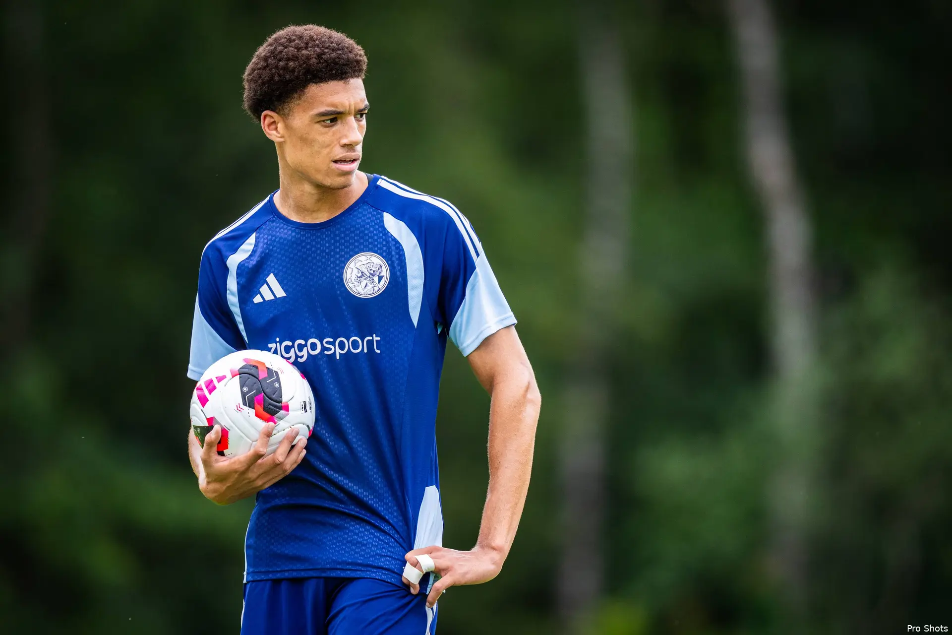 Ajax Showtime Aaron Bouwman