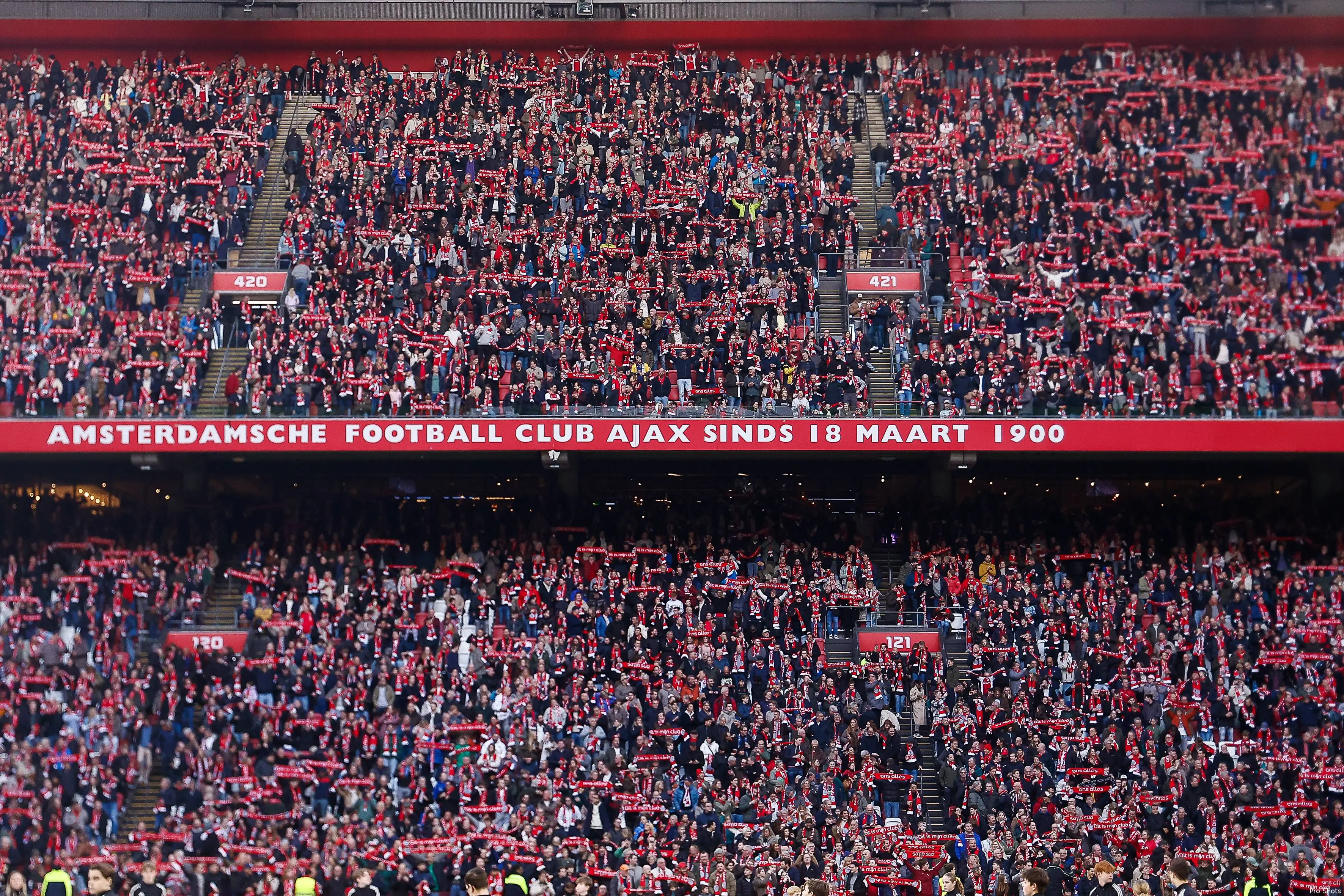 Ajax Showtime fans