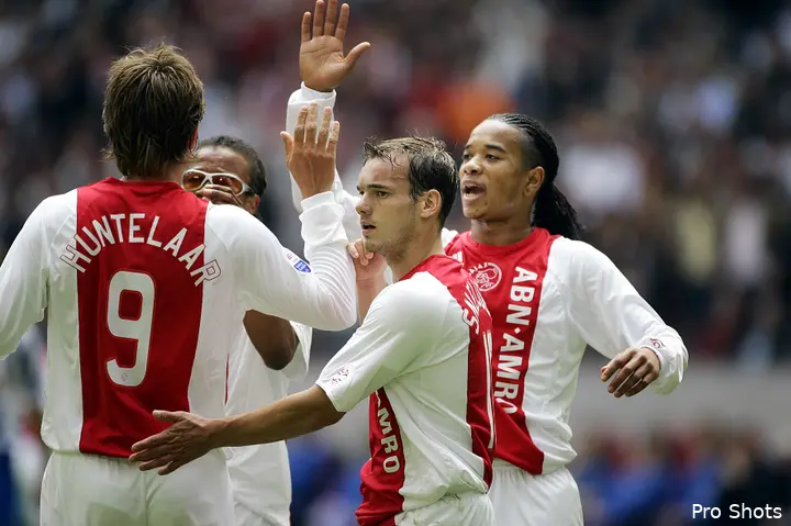 Als speler van Ajax 1 speelde Urby Emanuelson samen met enkele grote namen, waaronder Wesley Sneijder, Edgar Davids en Klaas-Jan Huntelaar.