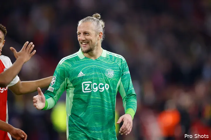 Remko Pasveer blonk vooral uit in het Champions Leagueduel met Borussia Dortmund, waarin hij topschutter Erling Haaland van scoren hield met fraaie reddingen.