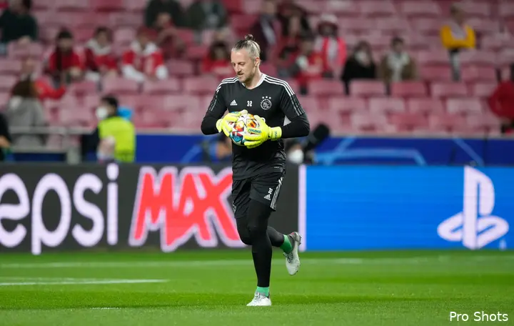 <i>Remko Pasveer liep in de warming-up voorafgaand aan het Champions League-duel met SL Benfica een blessure aan zijn vinger op. 'Hij was er dood- en doodziek van.'</i>