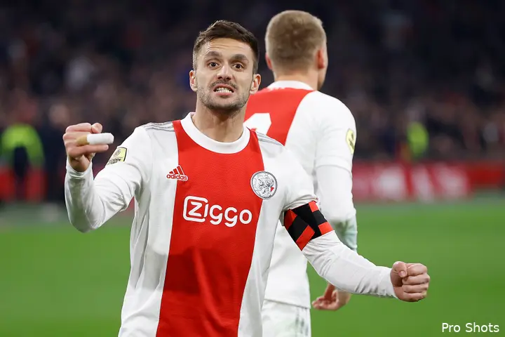 Het Ajax-shirt tijdens het seizoen 2021/22'.